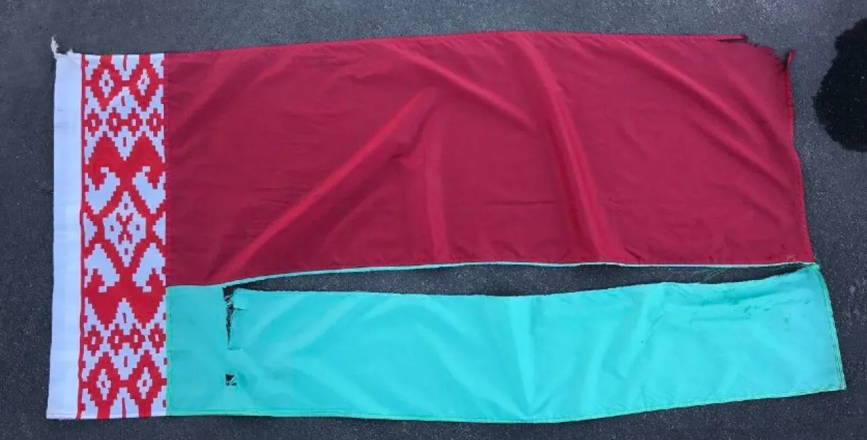 Житель Ивацевичей обвиняется в надругательстве над красно-зелёным флагом