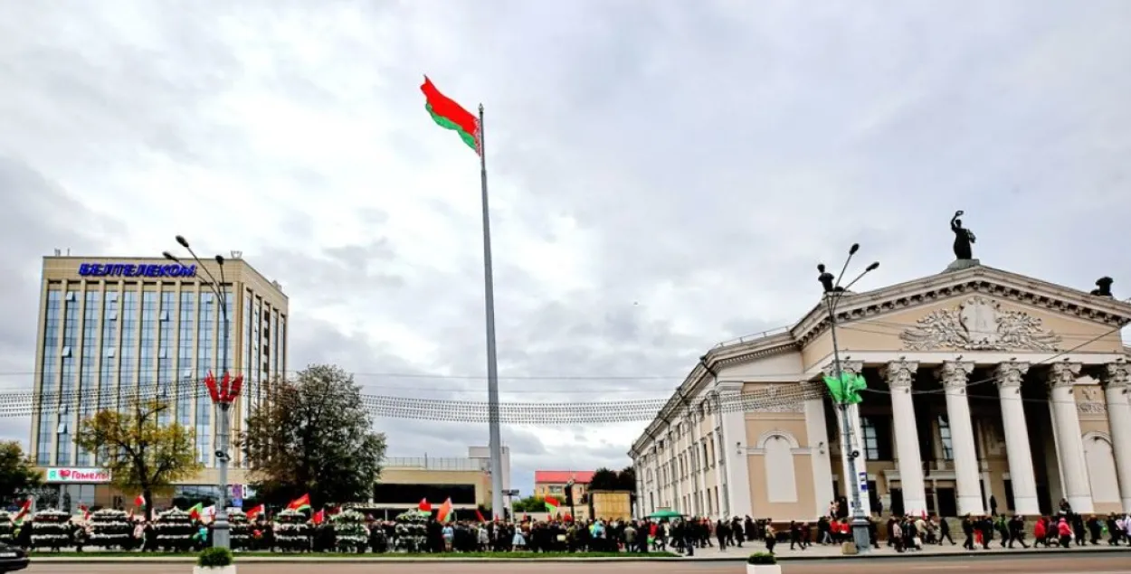 Флагшток, на які выдаткавалі 1,5 мільёна рублёў з гарадскога бюджэту / gp.by