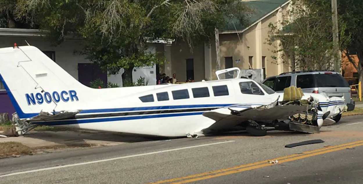 На дарогу ў амерыканскім штаце Фларыда прызямліўся самалёт (відэа)