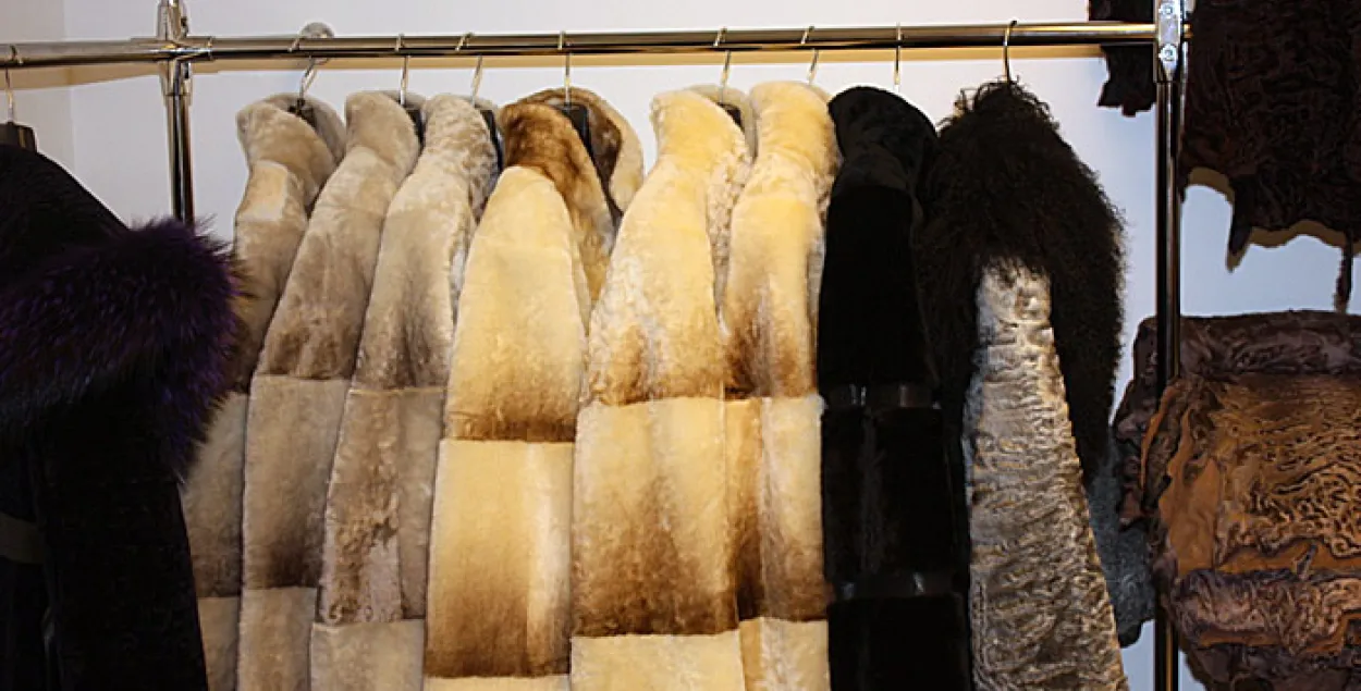 Дзяўчына “пазычыла” ў сталічным гандлёвым цэнтры футра за 40 мільёнаў рублёў 