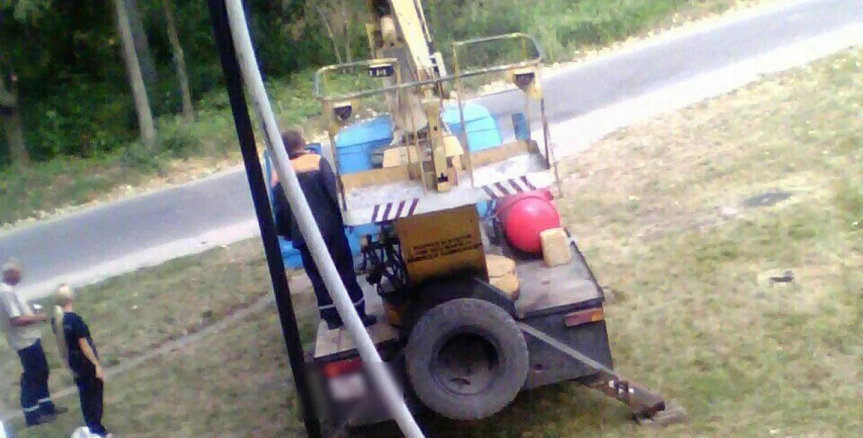 У Баранавіцкім раёне рабочы ўпаў з аўтавышкі і загінуў