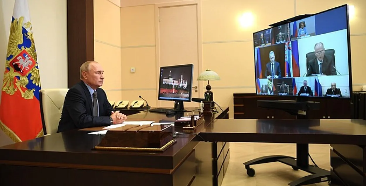 Владимир Путин во время видеоконференции / kremlin.ru