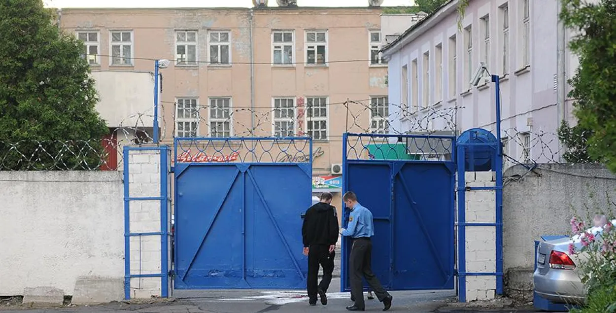 Гомельскі ізалятар зрабіў зніжку "дармаеду", а з пенсіянера ўзяў у 4 разы больш