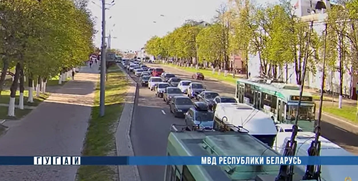Тралейбус аб'язджае корак па сустрэчнай паласе / gomel.mvd.gov.by