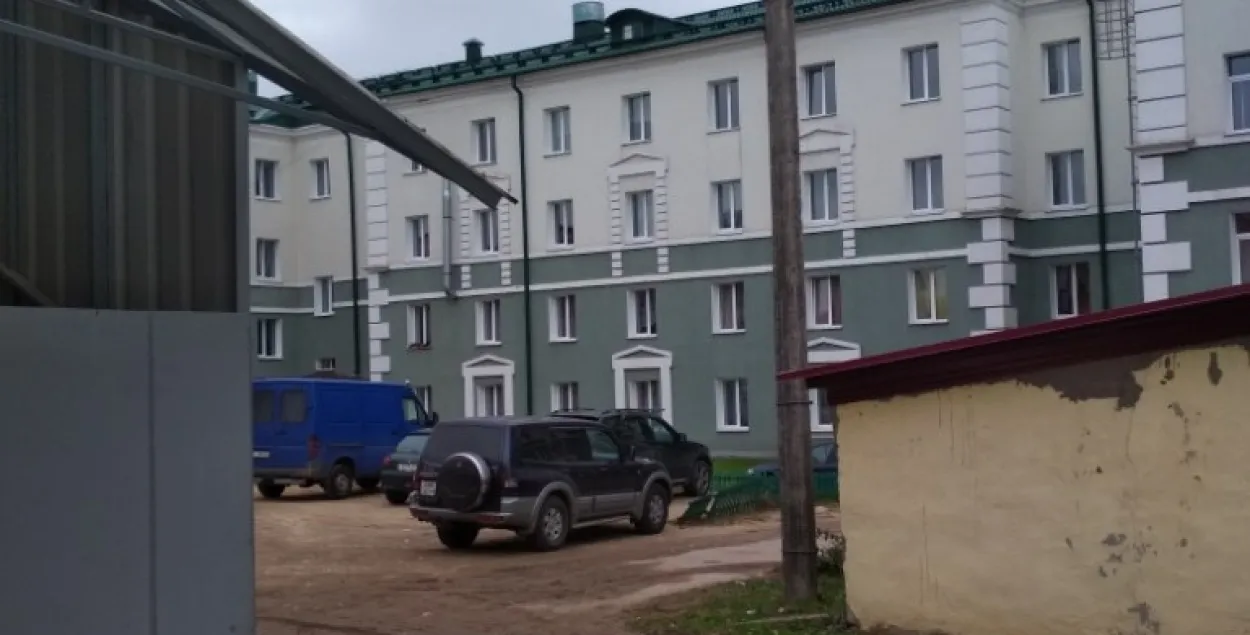 На этом столбе висел пенсионер / mogilev.mchs.gov.by