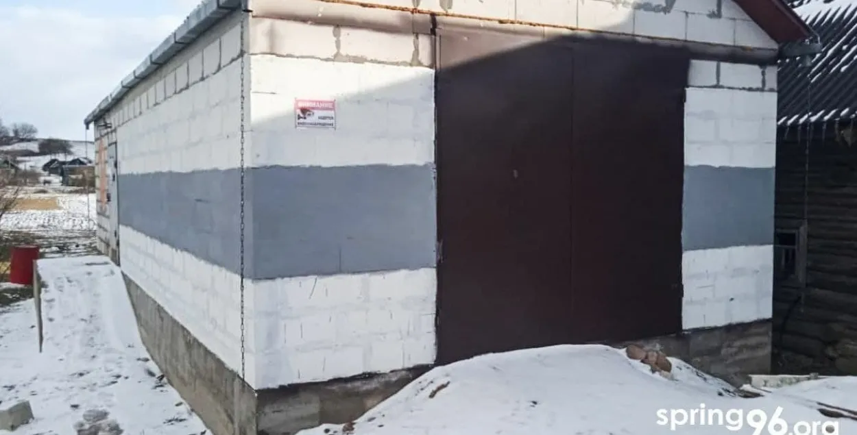 Валожынца арыштавалі на 15 сутак за чырвоную палоску на гаражы