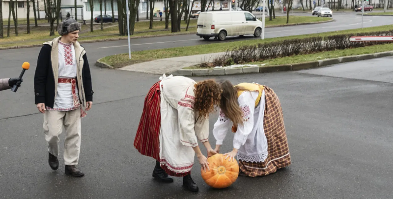 Тыква для российского посольства / Иван Муравьёв