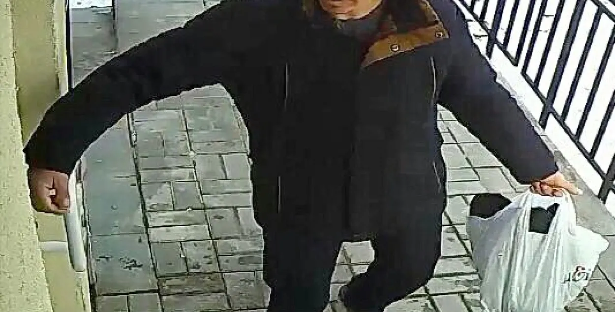 Мужчына забраў у касіра мінскай крамы каля 60 рублёў (фота, відэа)