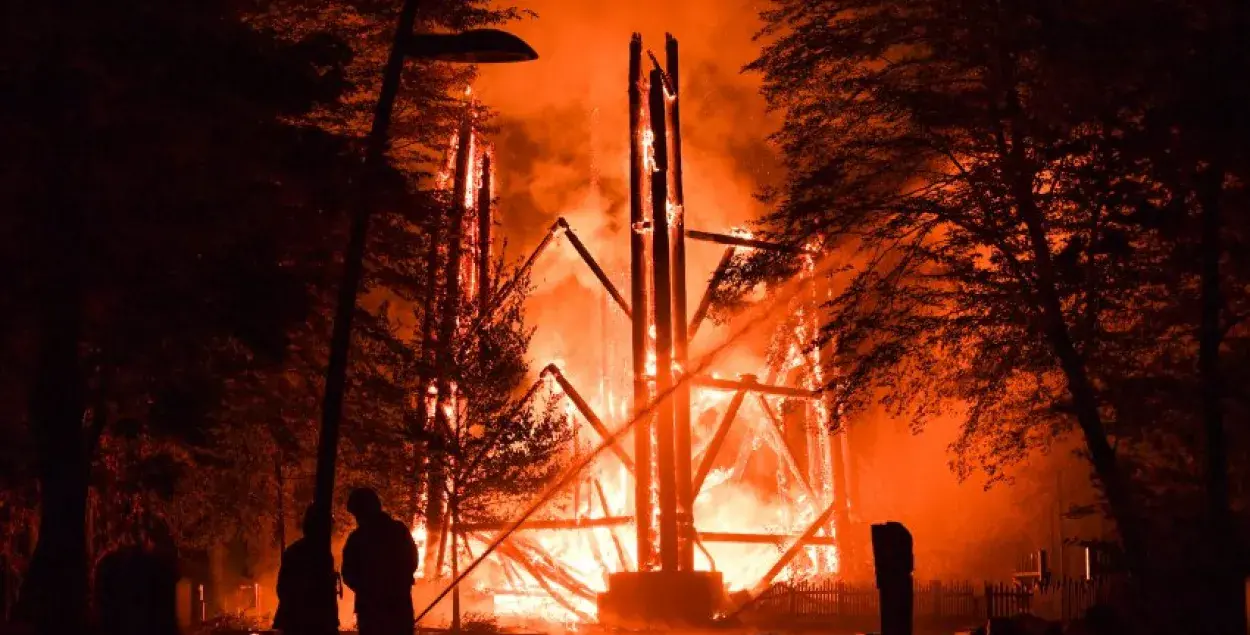 У Франкфурце згарэла драўляная назіральная вежа Гётэ (фота, відэа)