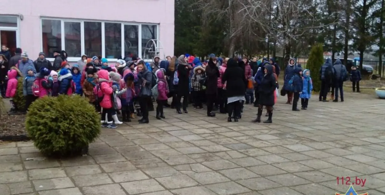 У Мінскім раёне з дзіцячага садка эвакуявалі 20 дзяцей (фота)