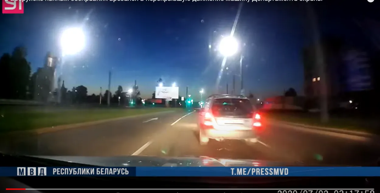 У Бабруйску п'яны бяспраўнік пратараніў міліцэйскую машыну 