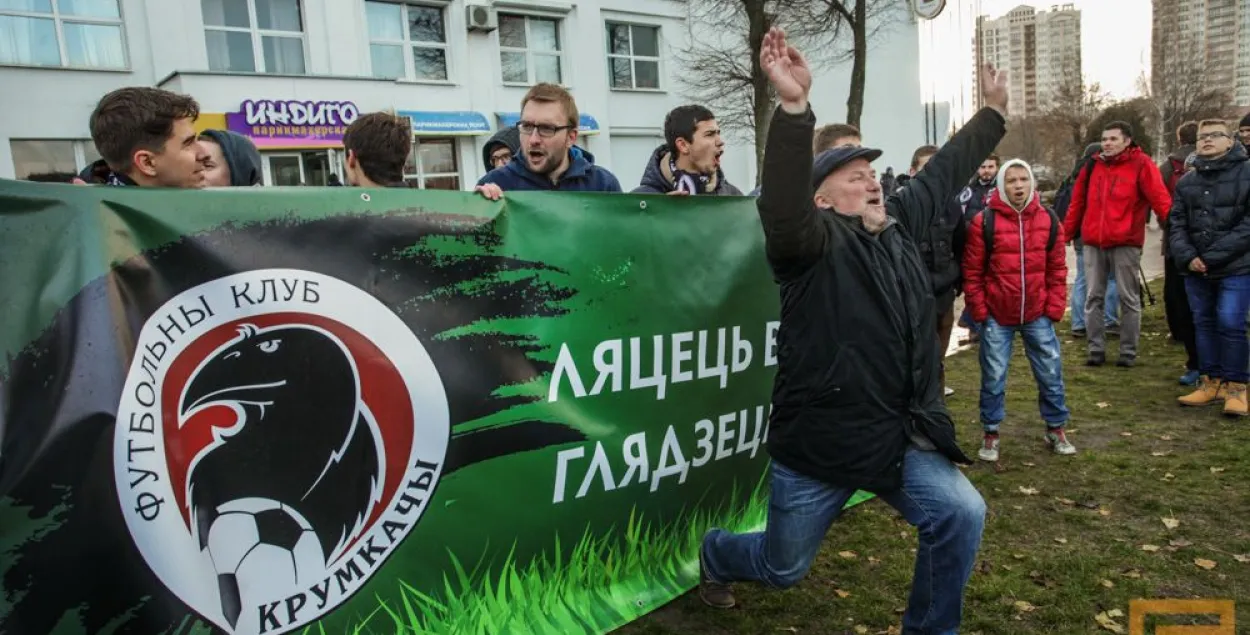 ФК "Крумкачы" аб'явіў пра зніжкі на абанементы для "дармаедаў"