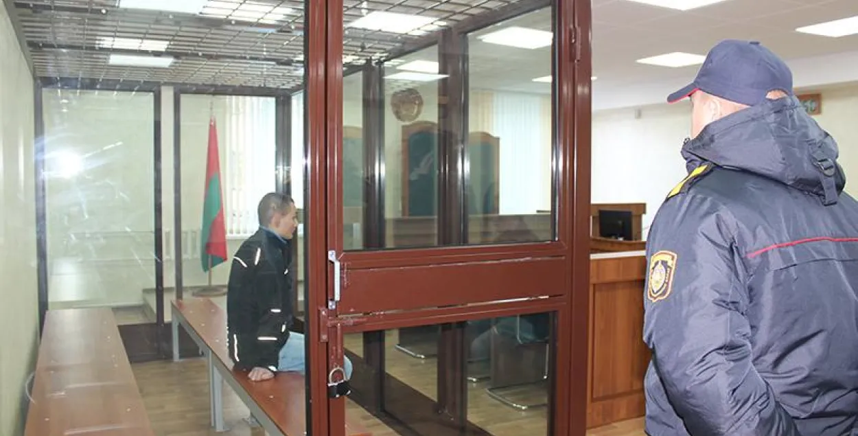 У Слоніме асуджаны падлетак, які па-зверску забіў сваіх бабулю і дзядулю