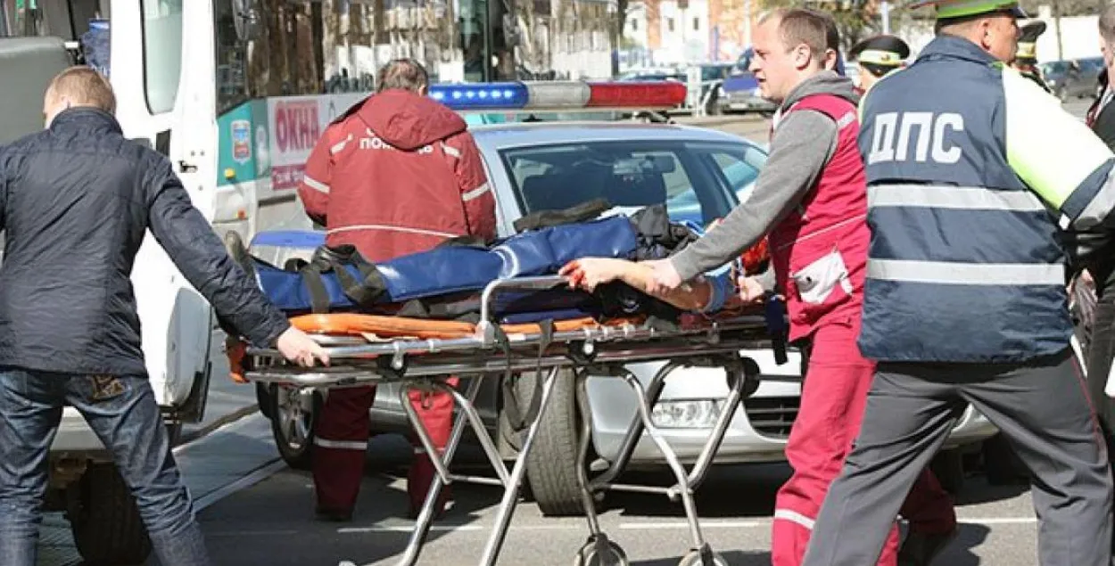 Інспектар ДАІ, што пацярпеў у ДТЗ з матацыклістам, два тыдні ў коме