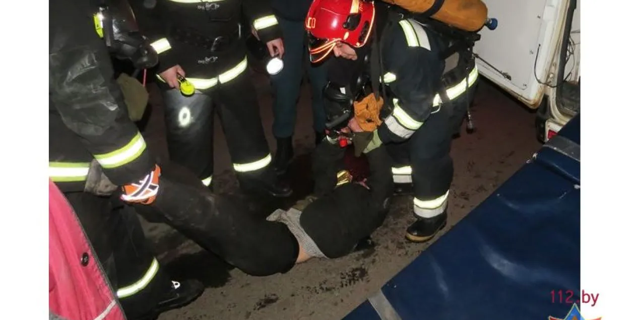 Позна ўвечары з дома ў Мінску эвакуявалі 30 чалавек (фота)