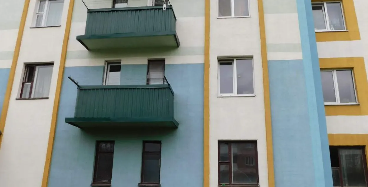 У Кобрыне з акна 5-га паверха разам з маскітнай сеткай упаў двухгадовы хлопчык