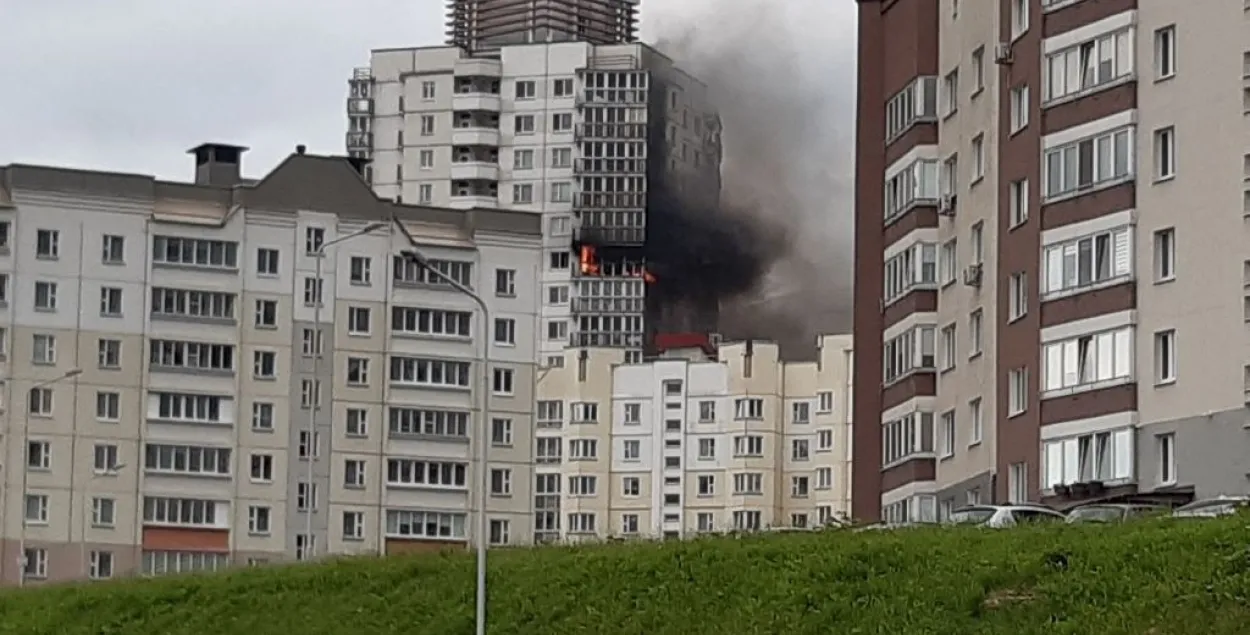 У Мінску гарэў балкон кватэры на 14-м паверсе жылога дома