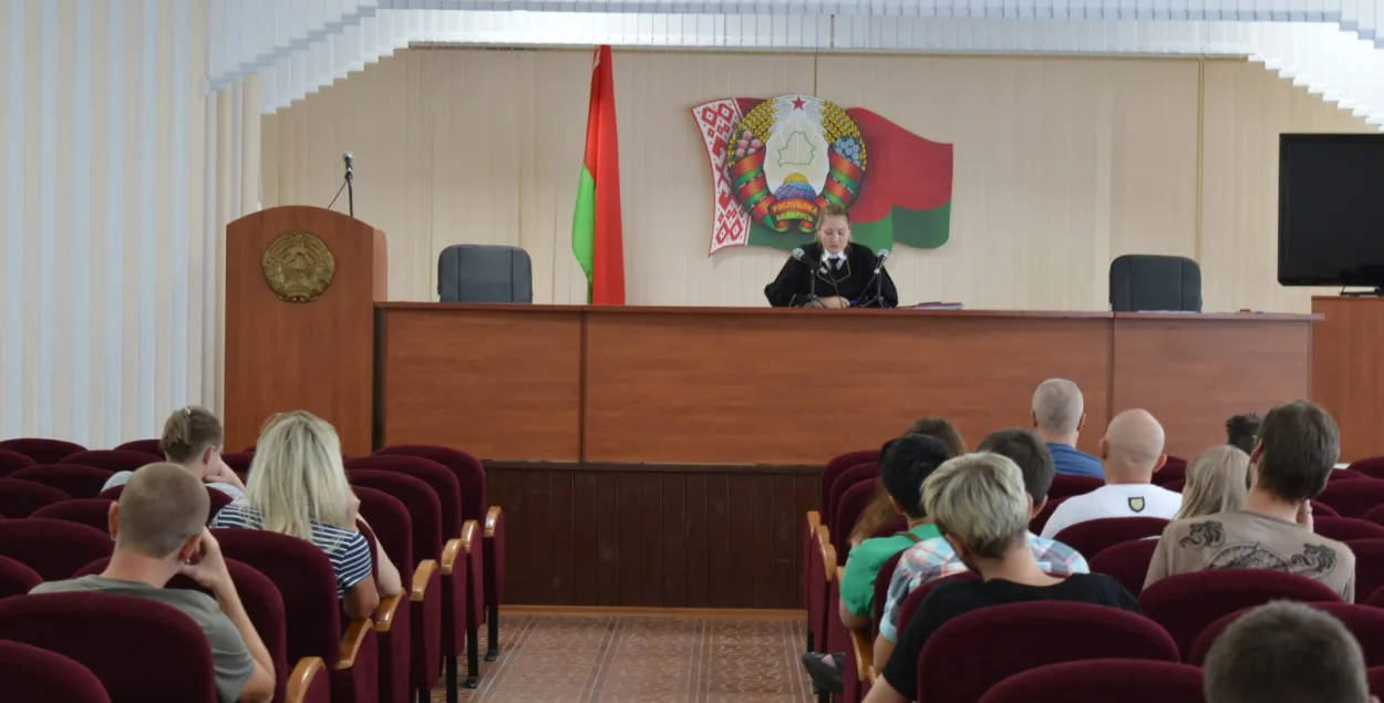 Іскі міліцыянераў пра маральную шкоду суддзя разглядала ў будынку міліцыі