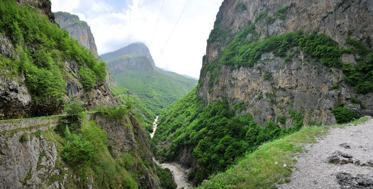У гарах Кабардзіна-Балкарыі разбіўся парапланерыст з Беларусі