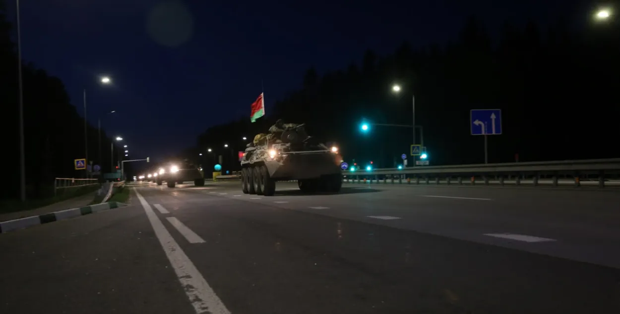 Колонна военной техники / "Ваяр"