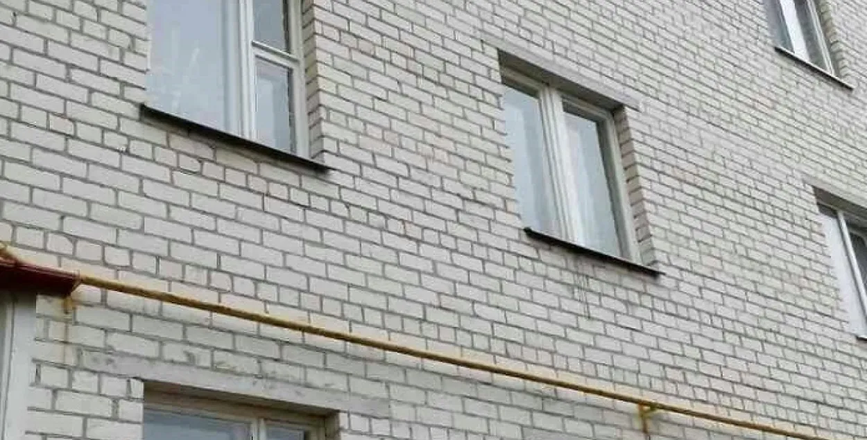 У Пінску дзіця выпала з акна і атрымала траўмы