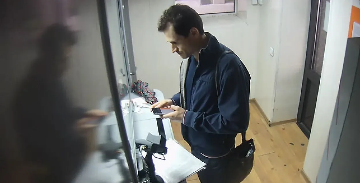 Мінчуку ў касе выдалі лішнія 905 рублёў (фота)