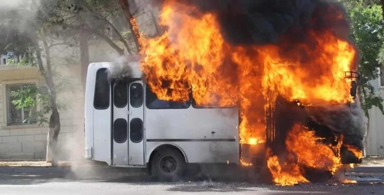 52 чалавекі згарэлі ў аўтобусе ў Казахстане