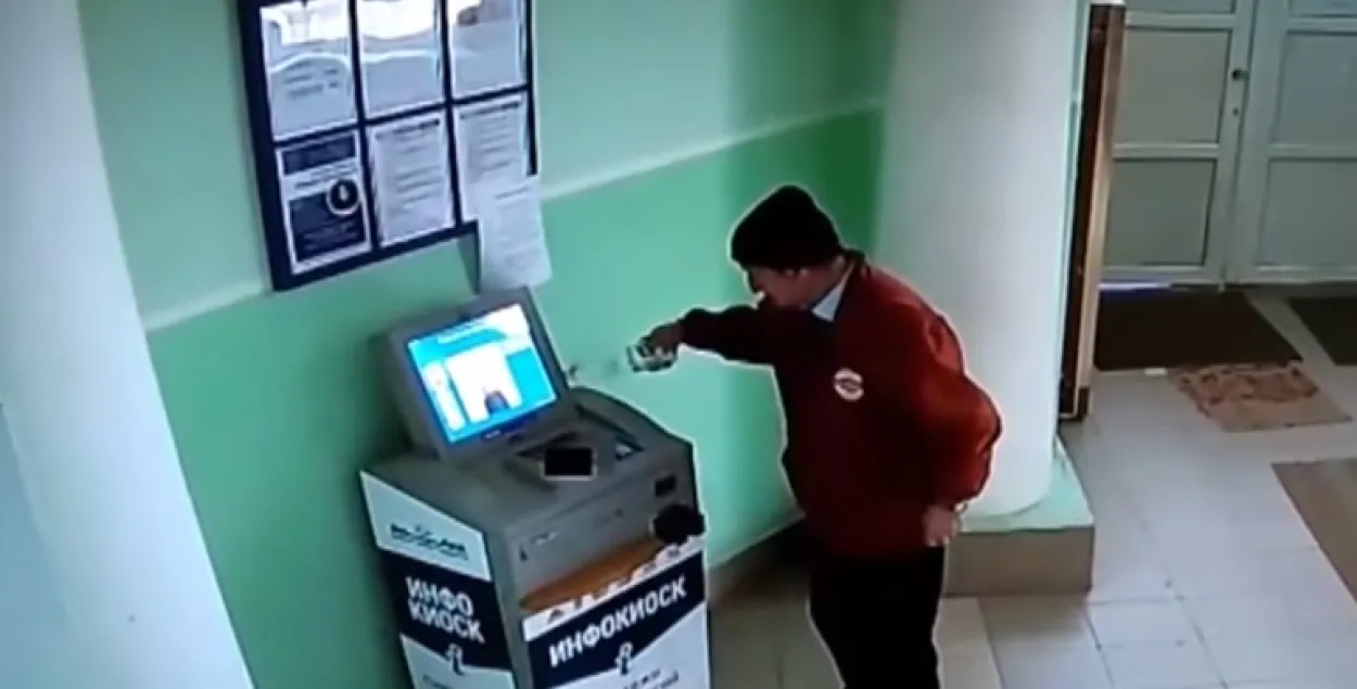 Скриншот с видео милиции.