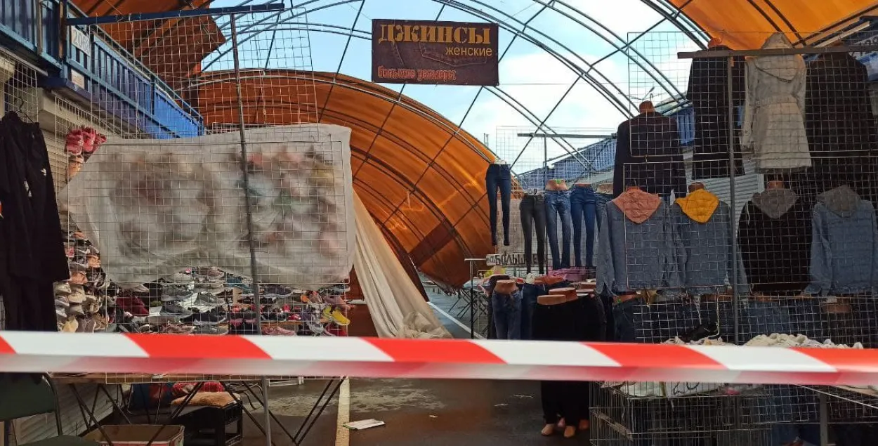 Абвал даху на рынку "Ждановічы" / Еўрарадыё