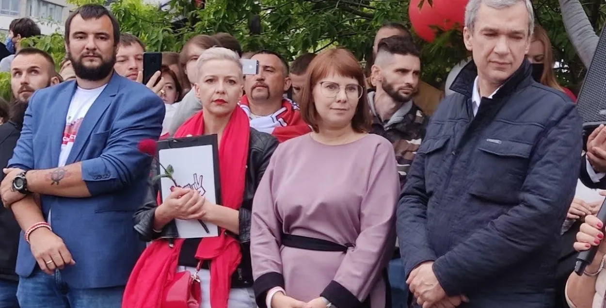 Члены президиума Координационного совета — Сергей Дылевский (уехал из Беларуси), Мария Колесникова (за решёткой), Ольга Ковалькова и Павел Латушко (уехали из Беларуси)