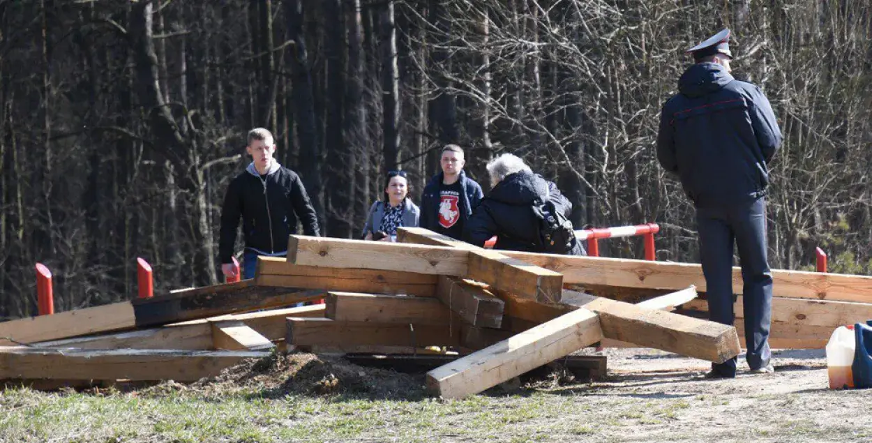 Знішчэнне крыжоў у Курапатах — вандалізм ці добраўпарадкаванне?