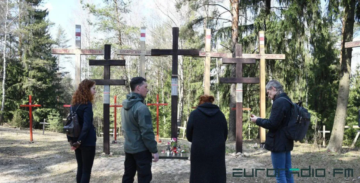 В Куропатах / Роман Протасевич, Еврорадио 