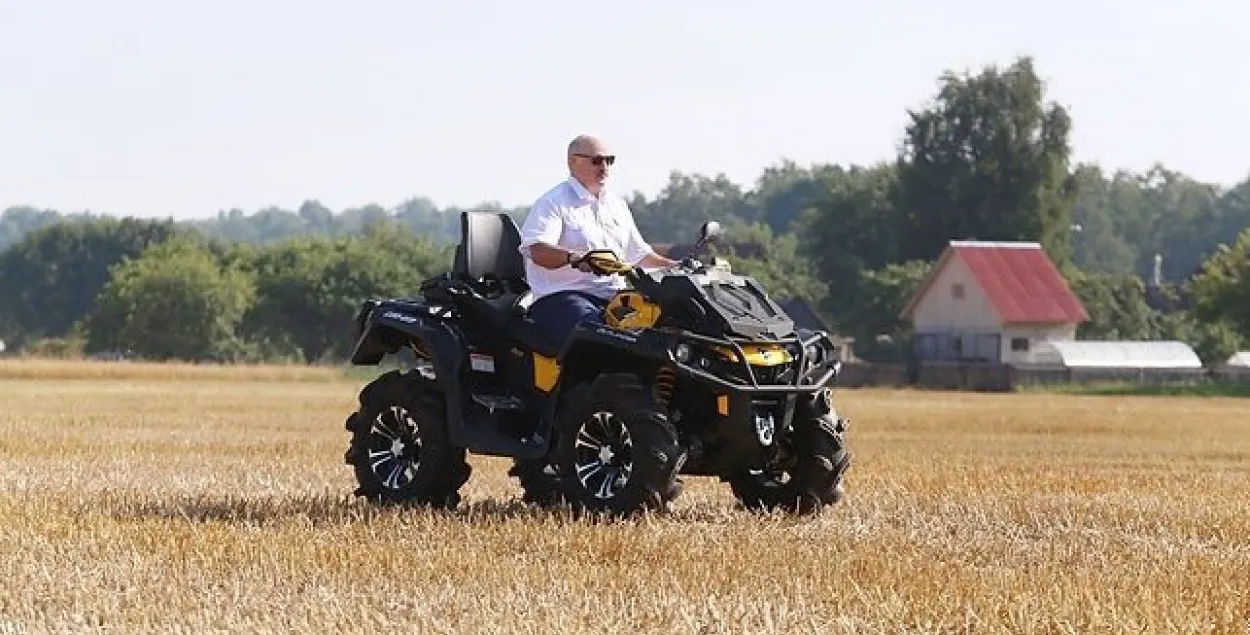 Лукашэнка хоча спыніць паездкі “круцякоў” па палях на квадрацыклах і снегаходах