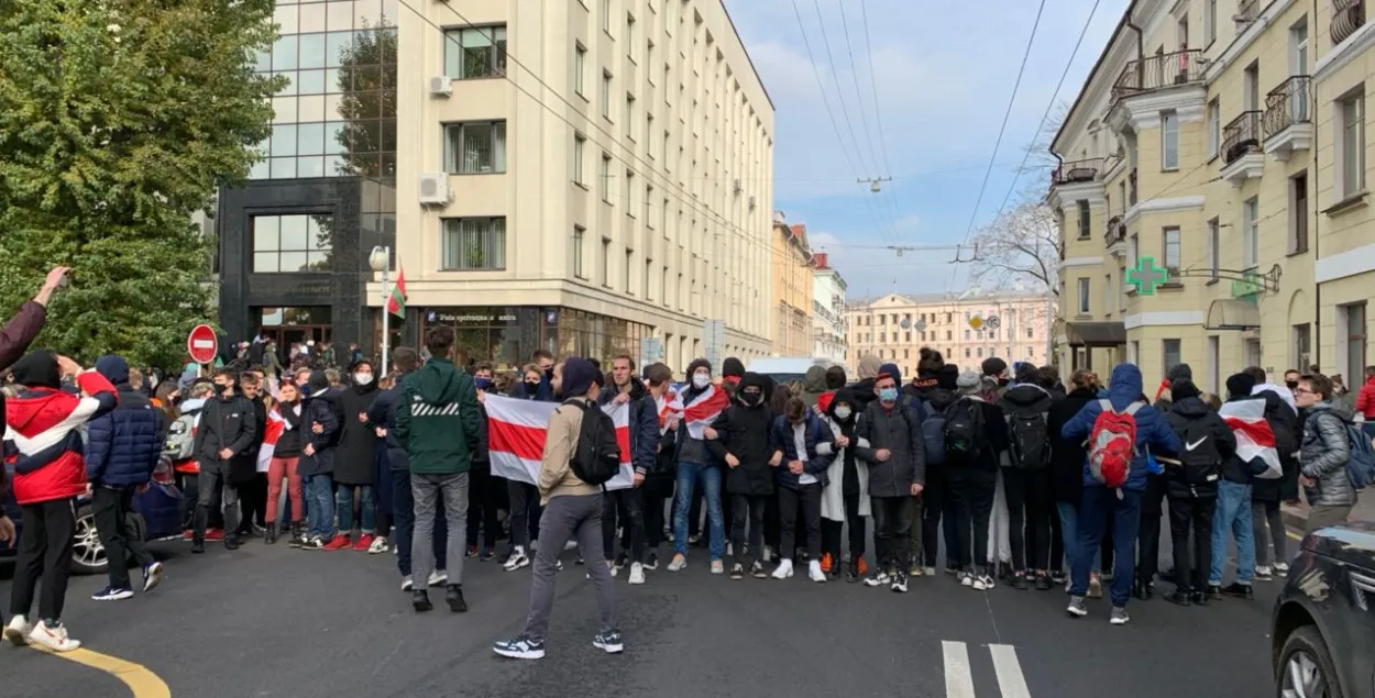 Студэнты БДУ перакрывалі Ленінградскую вуліцу