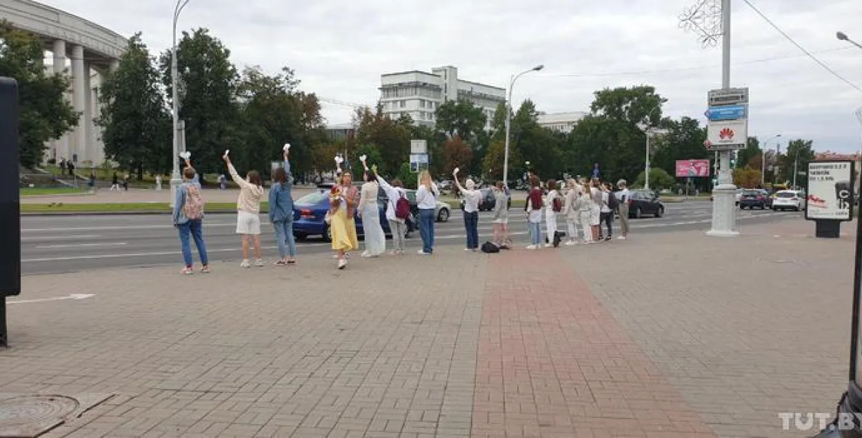 Цепь солидарности возле кинотеатра "Октябрь" / TUT.by