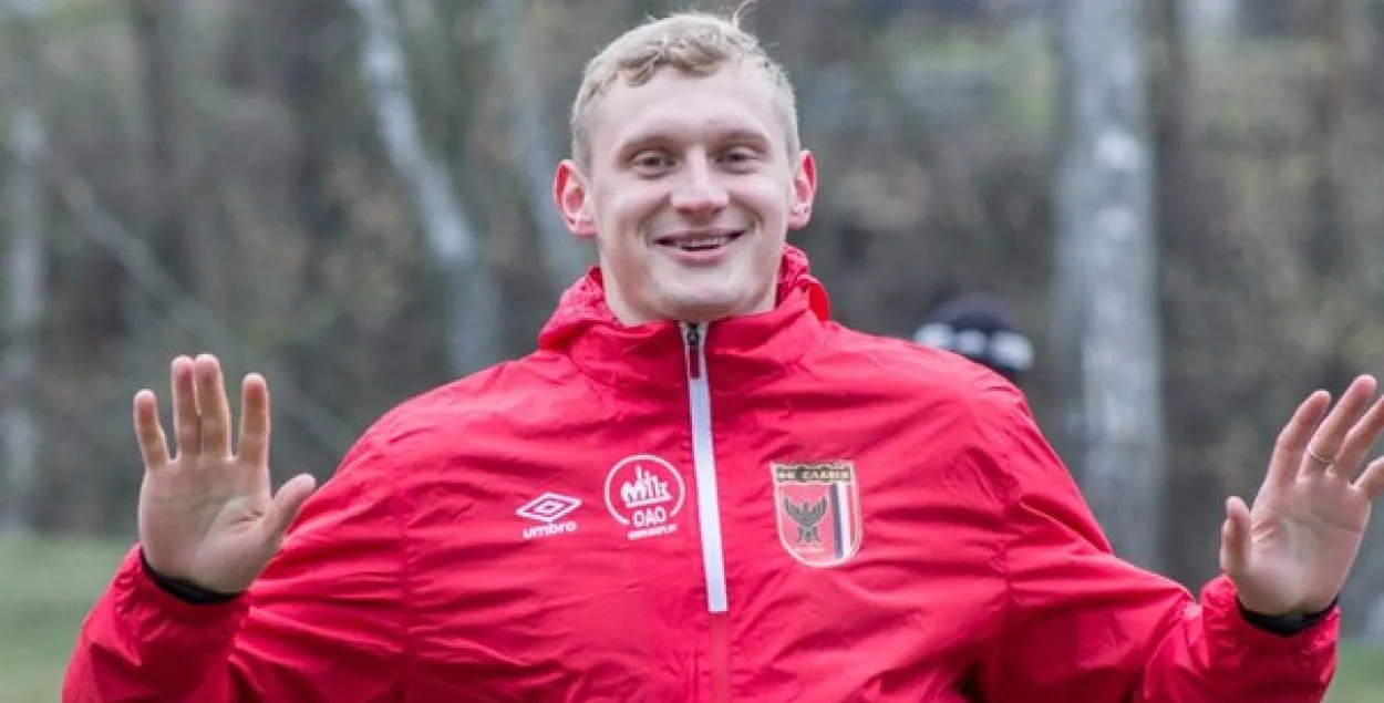 Денис Лаптев в расположении солигорского "Шахтера". Фото: sportnaviny.com