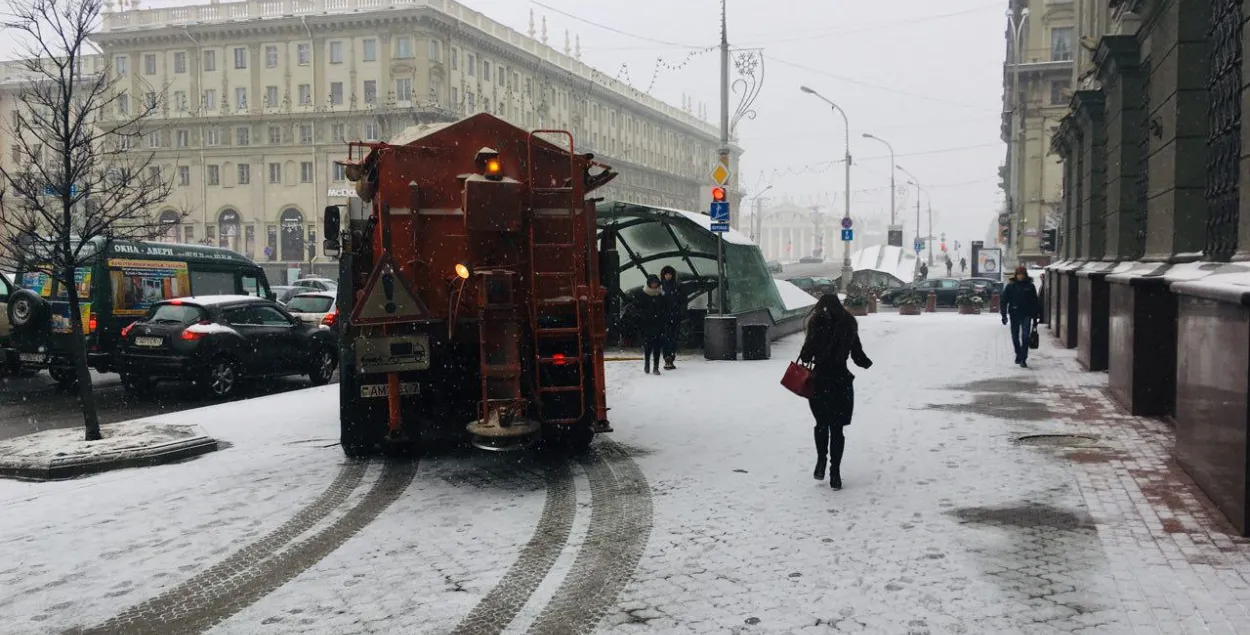Соль на мінскіх вуліцах будуць "абясшкоджваць" бактэрыямі