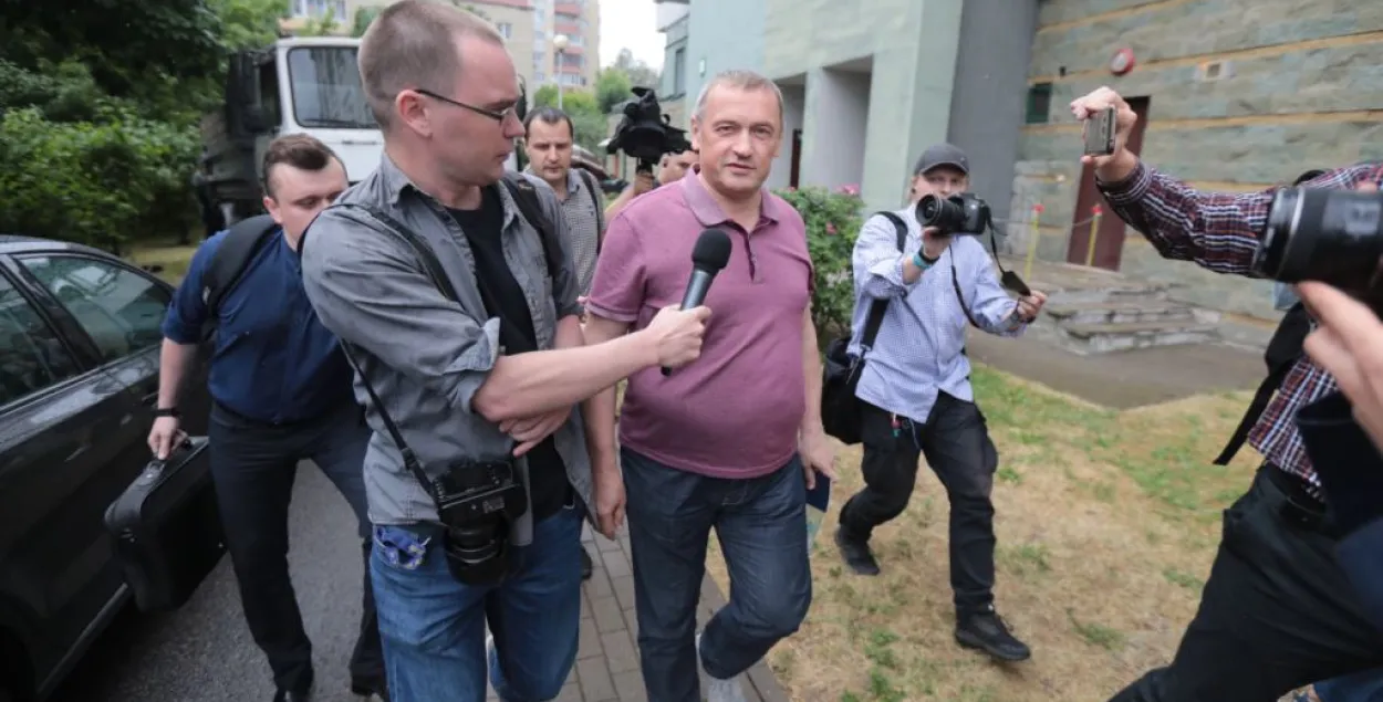 Алеся Ліпая павезлі ва ўпраўленне ДФР па Мінску і Мінскай вобласці