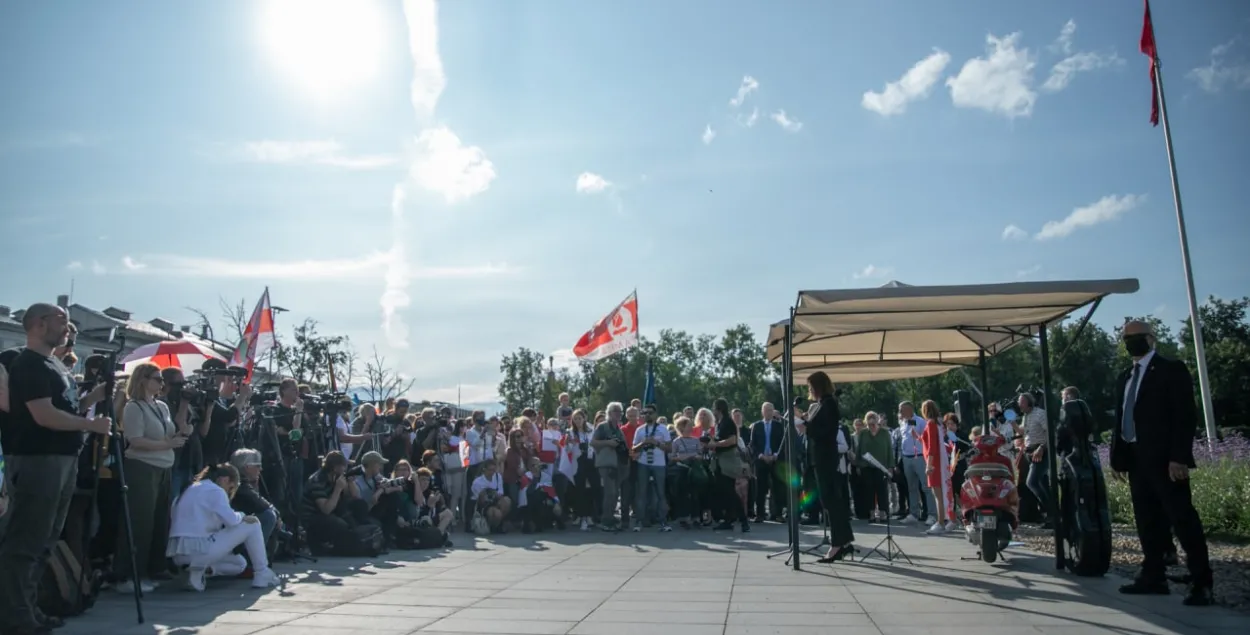 Светлана Тихановская общается с белорусами в Вильнюсе / @tsikhanouskaya