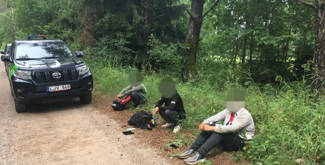За мінулыя суткі на літоўска-беларускай мяжы зноў затрымалі нелегальных мігрантаў / pasienis.lt