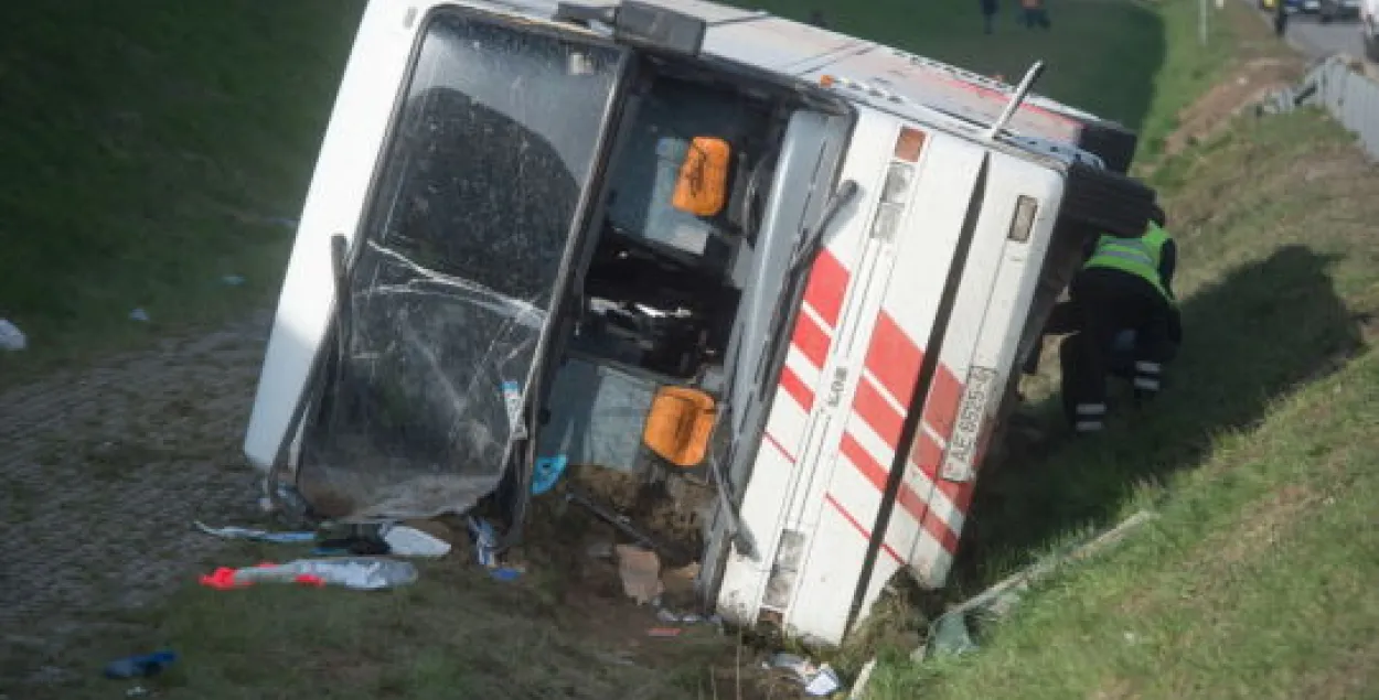 Падрабязнасці дарожнай аварыі пад Лоддзю: 20 беларусаў трапілі ў лякарню