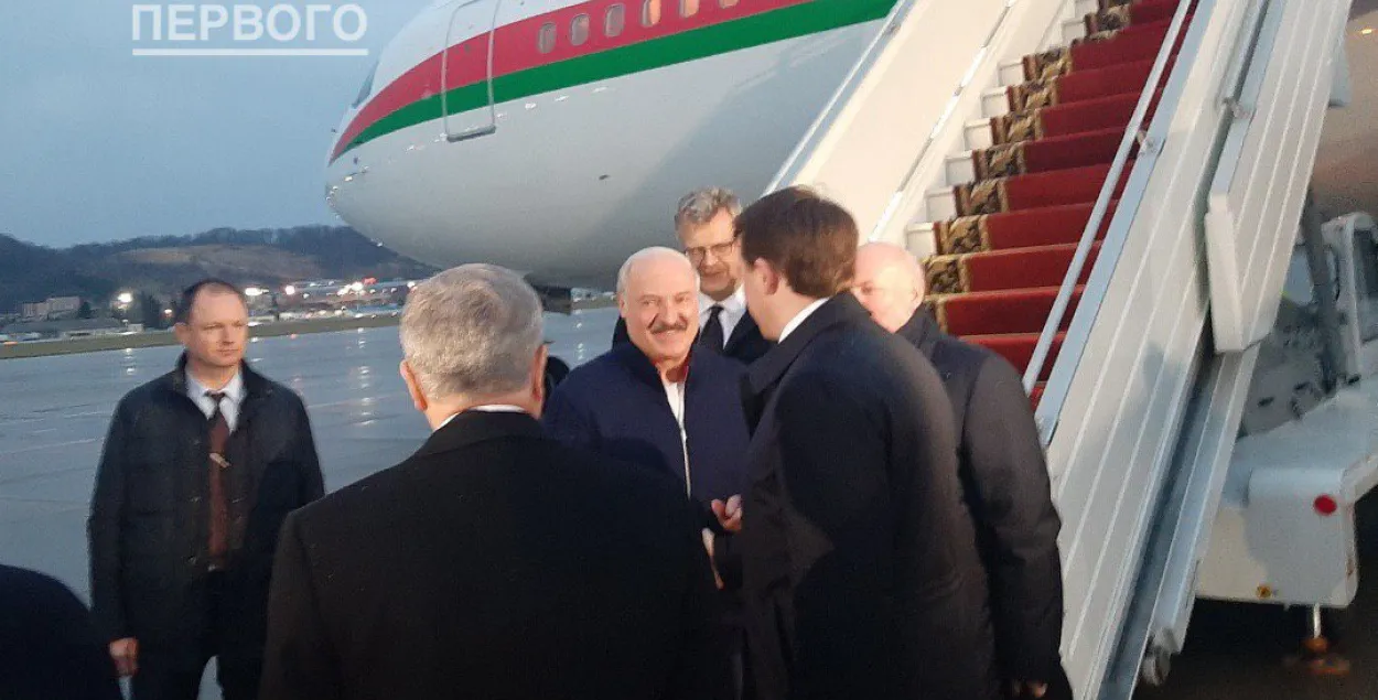 Лукашэнка прыляцеў у Сочы на перамовы з Пуціным