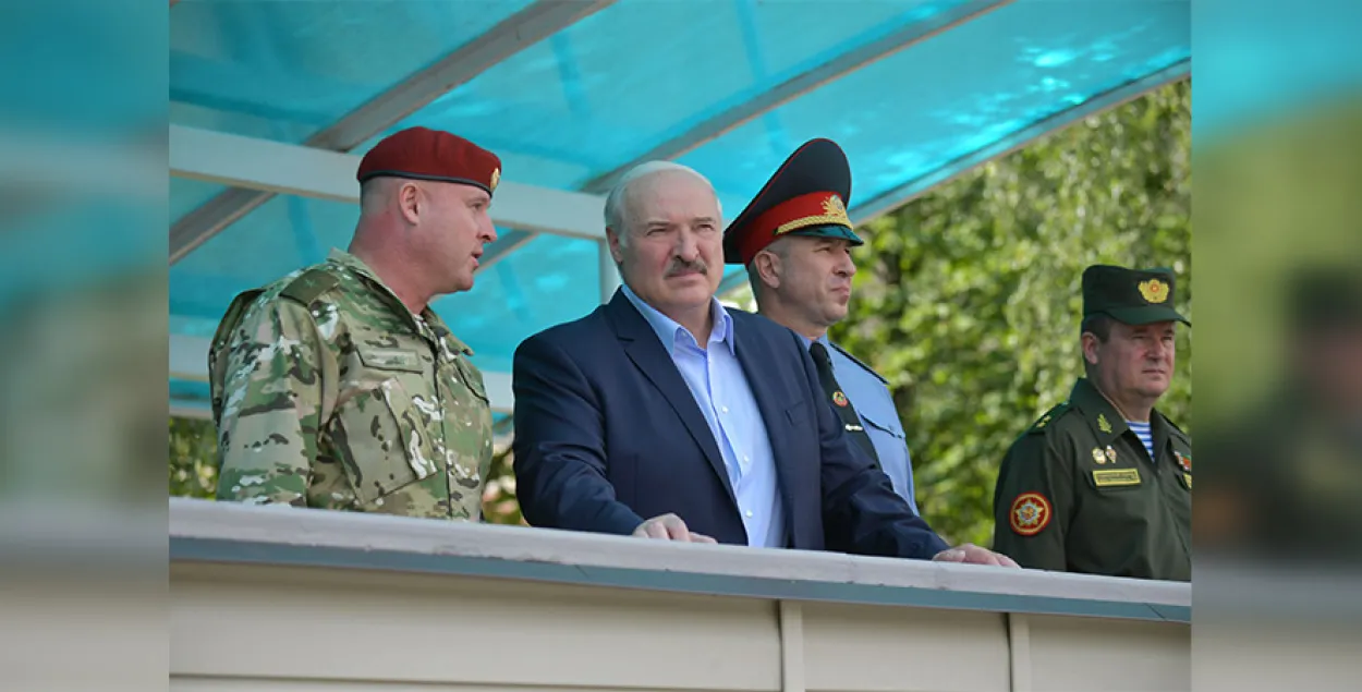 ПАДКАСТ ДНЯ: Рэйтынг Лукашэнкі ўпаў і справа “расійскіх баевікоў”