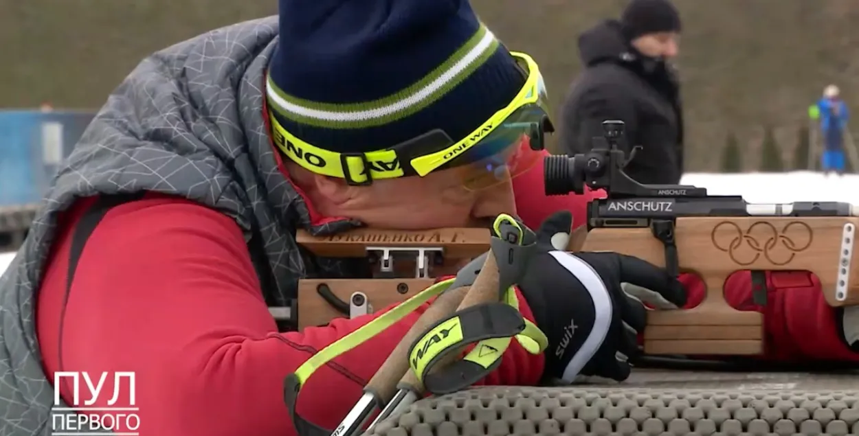 Лукашэнка з вінтоўкай ANSCHÜTZ 1827 F Biathlon Comfort / Скрын з відэа "Пула первого"