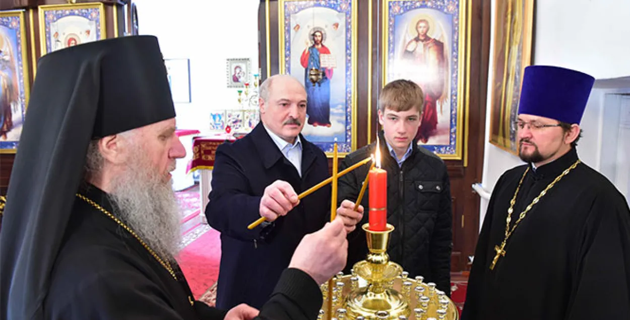 У мінскіх школах складаюць спіс тых, хто трапіць на Вялікдзень з Лукашэнкам