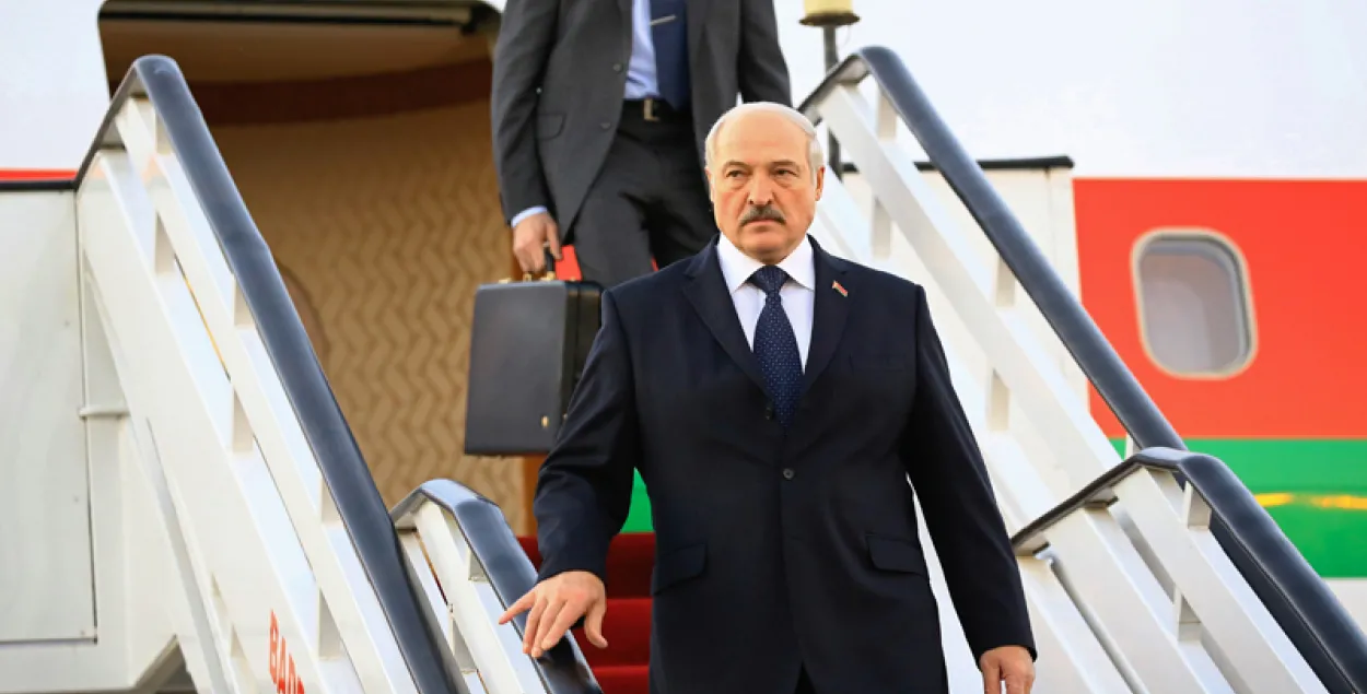 Лукашэнка адправіўся з візітам у Кітай