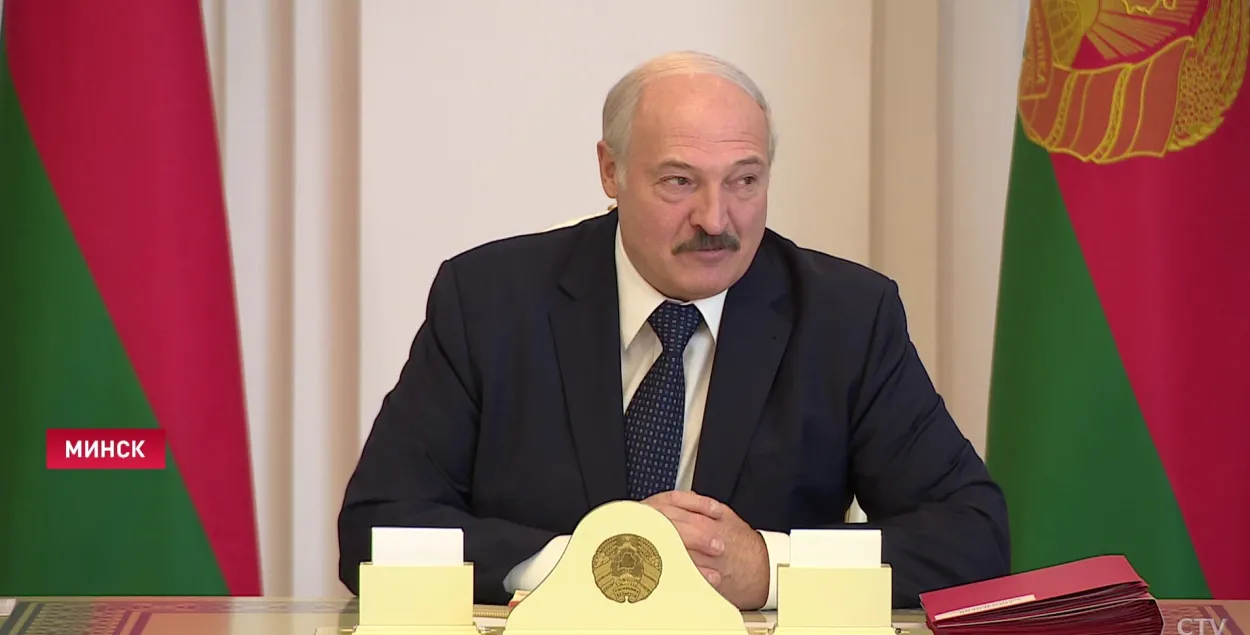 Парады Лукашэнкі ад каранавіруса: "Гарэлкай трэба не толькі рукі мыць"