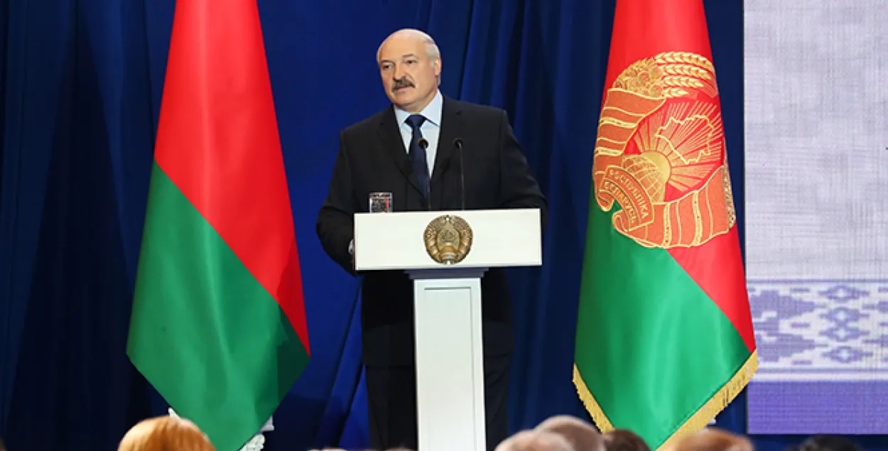 Лукашэнка заявіў, што яго малодшы сын вучыцца ў звычайнай вясковай школе