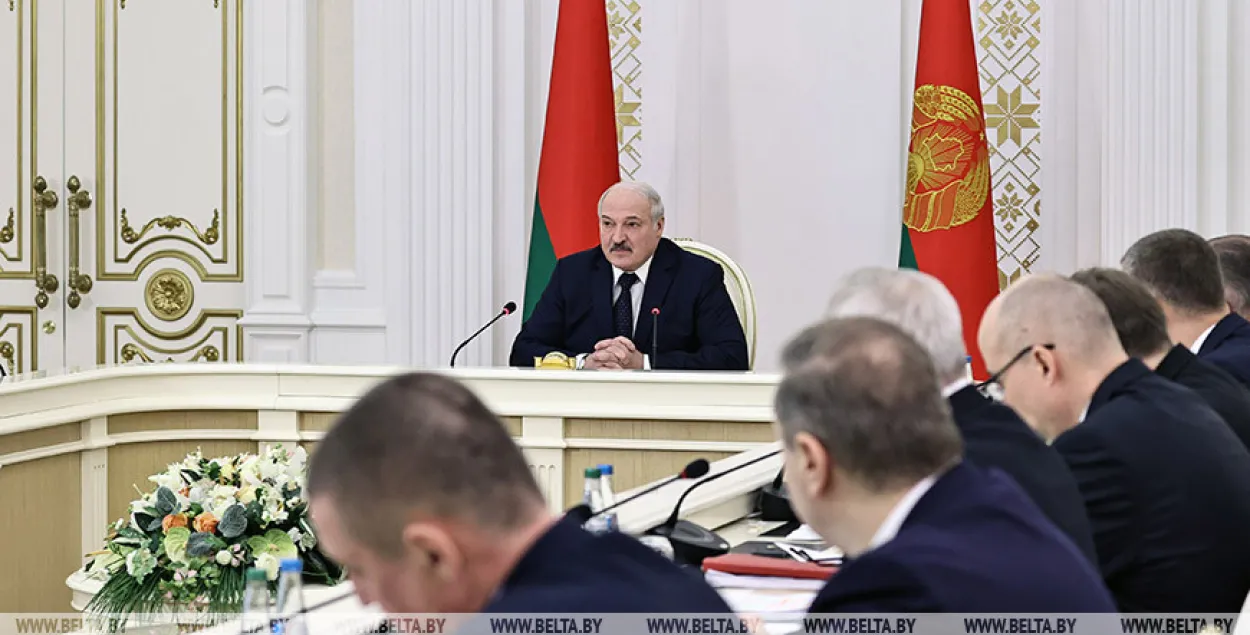 Александр Лукашенко на совещании / БЕЛТА