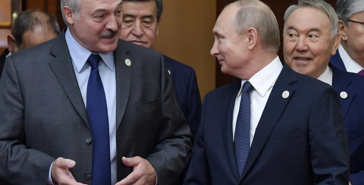 Lukashenka and Putin at the EEU summit / Reuters